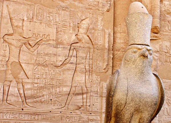 Antike Ägyptische Statue Des Falkengottes Horus Tempel Von Edfu Ägypten — Stockfoto