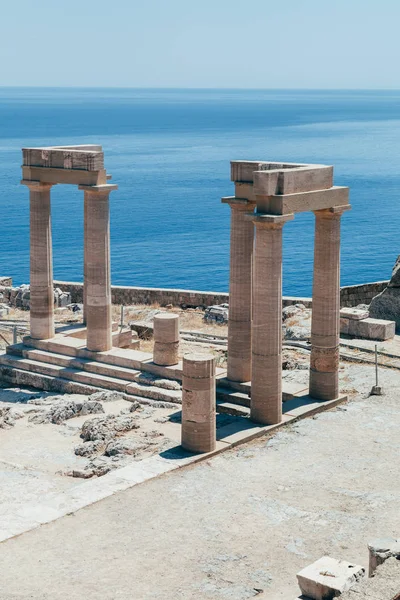 Lindos. Acropoli. Colonne dello stoa ellenistico — Foto Stock