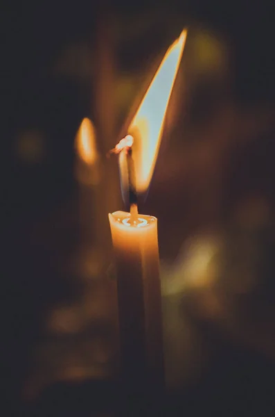 Una Vela Encendida Mesa — Foto de Stock