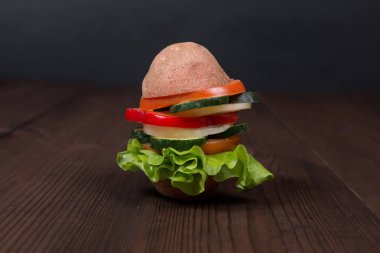 Fotoğraf sebze burger bir kahverengi ağaç tablo