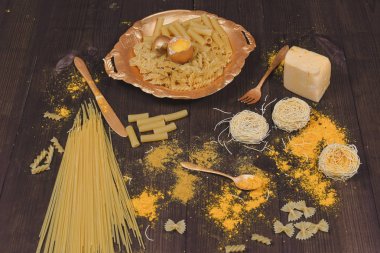 malzemeler hamur yemek pişirmek için kümesi