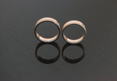 evli insanlar için güzel altın alyans