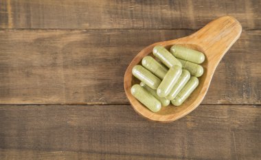 Toz moringa (Moringa oleifera ile kapsül)