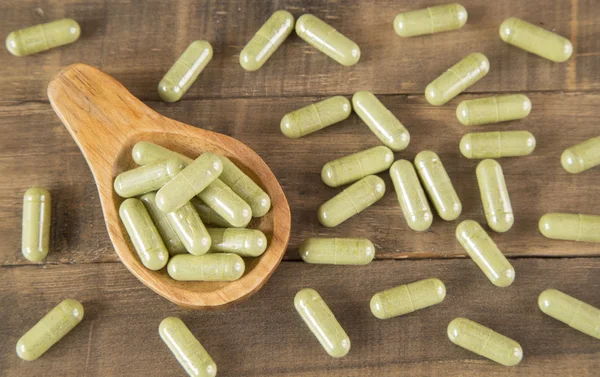 Capsules met poeder moringa (Moringa oleifera) — Stockfoto