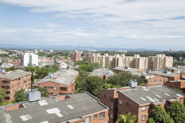 Ibague, Tolima / Kolombiya - 06 Kasım 2016. Panoramica şehir. Kolombiyalı yerleşim merkezi-Batı Kolombiya Andes Combeima Kanyon ve Magdalena Valley arasında merkezi Cordillera üzerinde