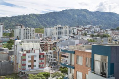 Ibague, Tolima / Kolombiya - 06 Kasım 2016. Panoramica şehir. Kolombiyalı yerleşim merkezi-Batı Kolombiya Andes Combeima Kanyon ve Magdalena Valley arasında merkezi Cordillera üzerinde