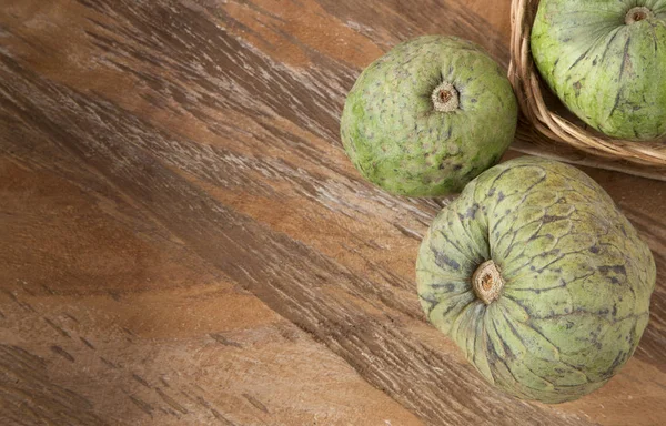 Cherimoya frukter (annona cherimola) — Stockfoto