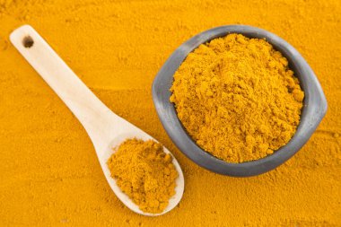 Zerdeçal tozu (Curcuma longa)
