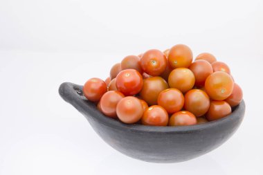 (Solanum lycopersicum var. Cerasiforme kapta küçük domates)