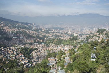 Medellin, Antioquia / Kolombiya - 02 Şubat 2017. Metrocable ulaşım şehir