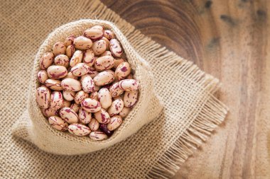 Ahşap masa Pinto fasulye