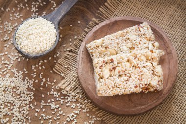 Susam ve tahıl barlar (Sesamum indicum)