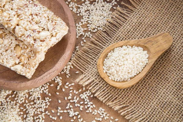 Sesame seeds and cereal bars (Sesamum indicum)