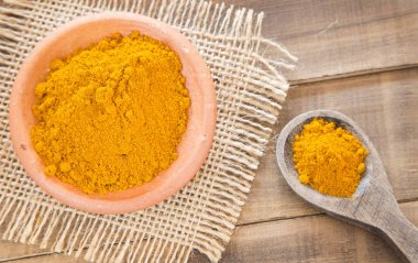 Zerdeçal tozu (Curcuma longa)