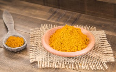 Zerdeçal tozu (Curcuma longa)