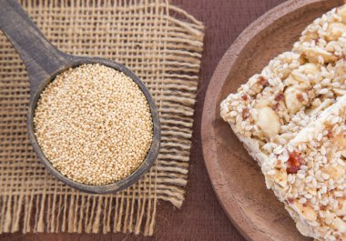 Tahıl ve bar (Amaranthus solmayan çiçek)