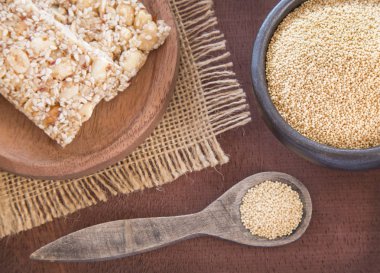 Tahıl ve bar (Amaranthus solmayan çiçek)