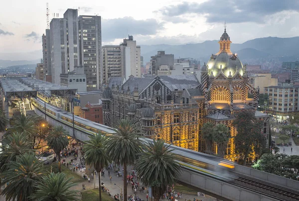 Medelln, Antioquia / Kolombiya - 29 Ocak 2016. Şehir görüntüsü. Medellin Kolombiya'nın ikinci büyük kenti 2.5 milyon nüfusa sahip olduğunu