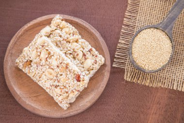 Tahıl ve bar (Amaranthus solmayan çiçek)