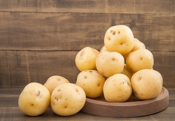 Желтый картофель (Solanum phureja ) — стоковое фото
