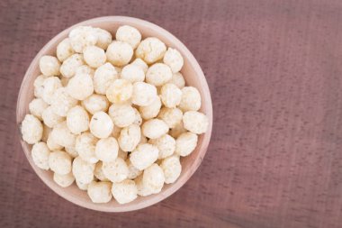 Quinoa pop (Chenopodium quinoa)