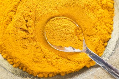 Zerdeçal tozu (Curcuma longa)