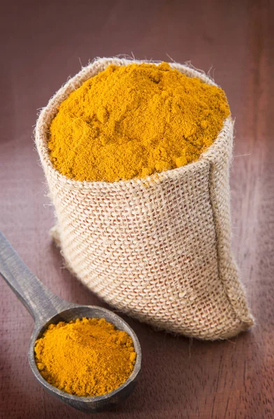 Zerdeçal tozu (Curcuma longa)