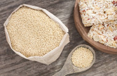 Tahıl ve bar (Amaranthus solmayan çiçek)