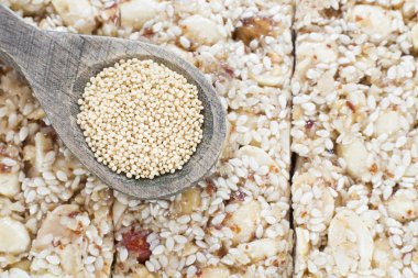 Ahşap arka plan - Amaranthus solmayan çiçek barlarda