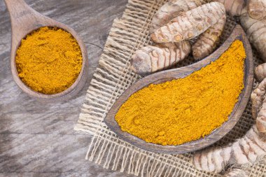 Kökleri ve zerdeçal tozu (Curcuma longa)