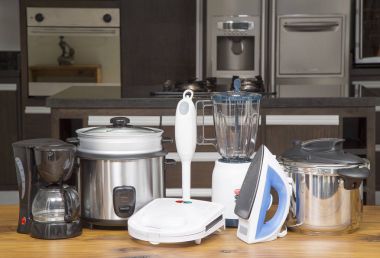 Aletleri mutfak ortamında kümesi