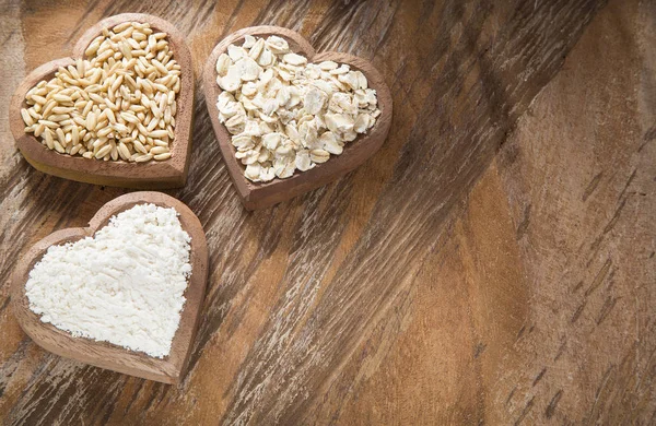 Granos y copos de avena con harina — Foto de Stock