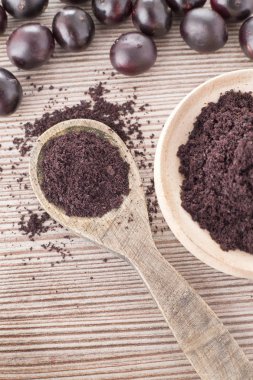 Tahta kaşık (Euterpe oleracea toz ve acai meyve)