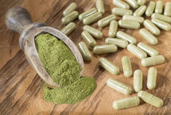 Toz moringa (Moringa oleifera ile kapsül)