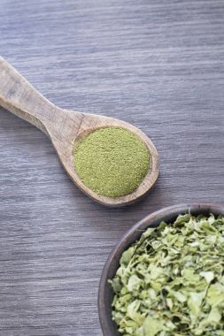 Toz moringa (Moringa oleifera)