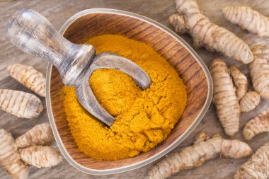 Kökleri ve zerdeçal tozu - Curcuma longa