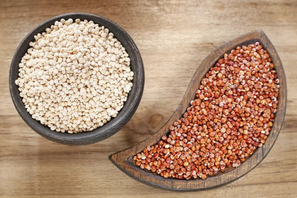 Rode en witte quinoa zaden - Chenopodium quinoa — Stockfoto