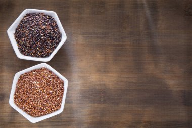 Kırmızı ve siyah quinoa - Chenopodium quinoa tohumları