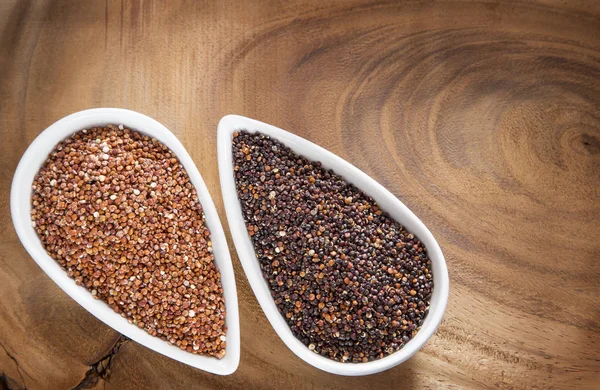 Semi di quinoa rossa e nera - Chenopodium quinoa — Foto Stock