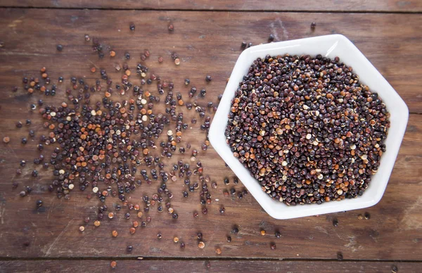 Zaden van zwarte quinoa - Chenopodium quinoa — Stockfoto