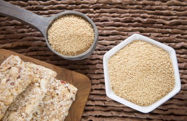 Tahıl ve bar (Amaranthus solmayan çiçek)