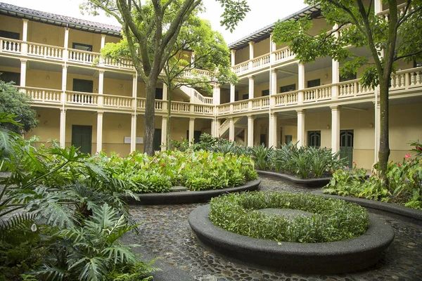 Medelln, Antioquia / Kolombiya - 20 Temmuz 2017. Üniversitesi Antioquia, Medelln şehir merkezinde yer alan tarihi merkezi San Ignacio Binası olup