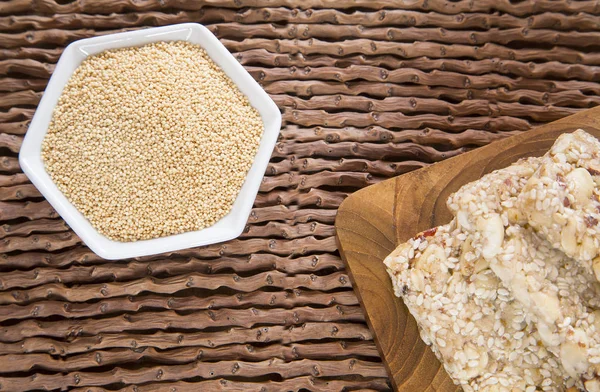 Tahıl ve bar (Amaranthus solmayan çiçek)