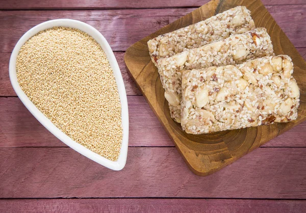 Tahıl ve bar (Amaranthus solmayan çiçek)