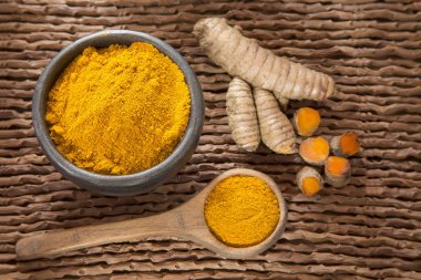 Kökleri ve zerdeçal tozu - Curcuma longa