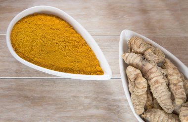 Kökleri ve zerdeçal tozu - Curcuma longa