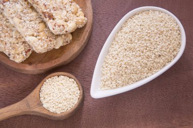 Susam ve tahıl barlar (Sesamum indicum)