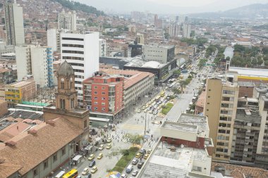 Medelln, Antioquia / Kolombiya - 02 Şubat 2017. Avenida oryantal, kentin en önemli yolu.