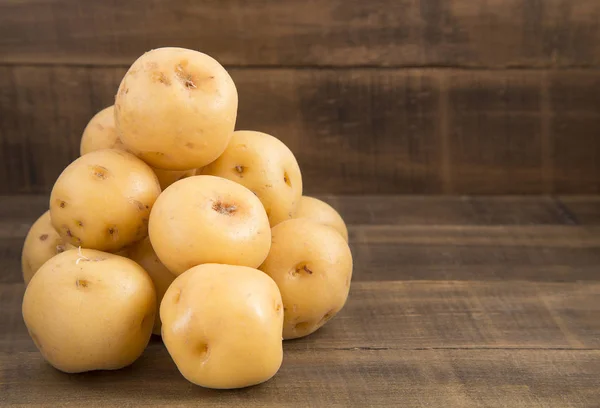 Yellow potatoes (Solanum phureja) — Stock Photo, Image