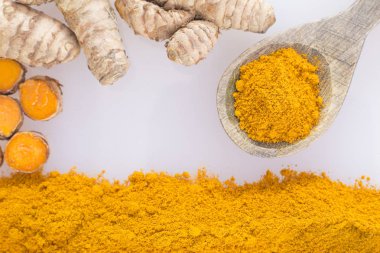 Kökleri ve zerdeçal tozu (Curcuma longa)